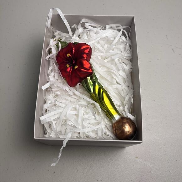 The Museum Collection Hand Blown Glass Poland Amaryllis Flowering Ornament Red - Picture 2 of 16